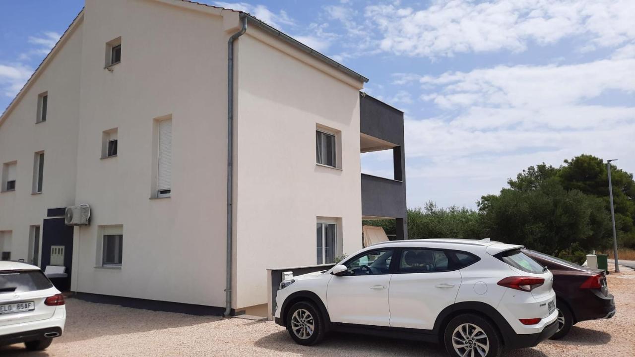 Aksa Residences Vir Exterior photo
